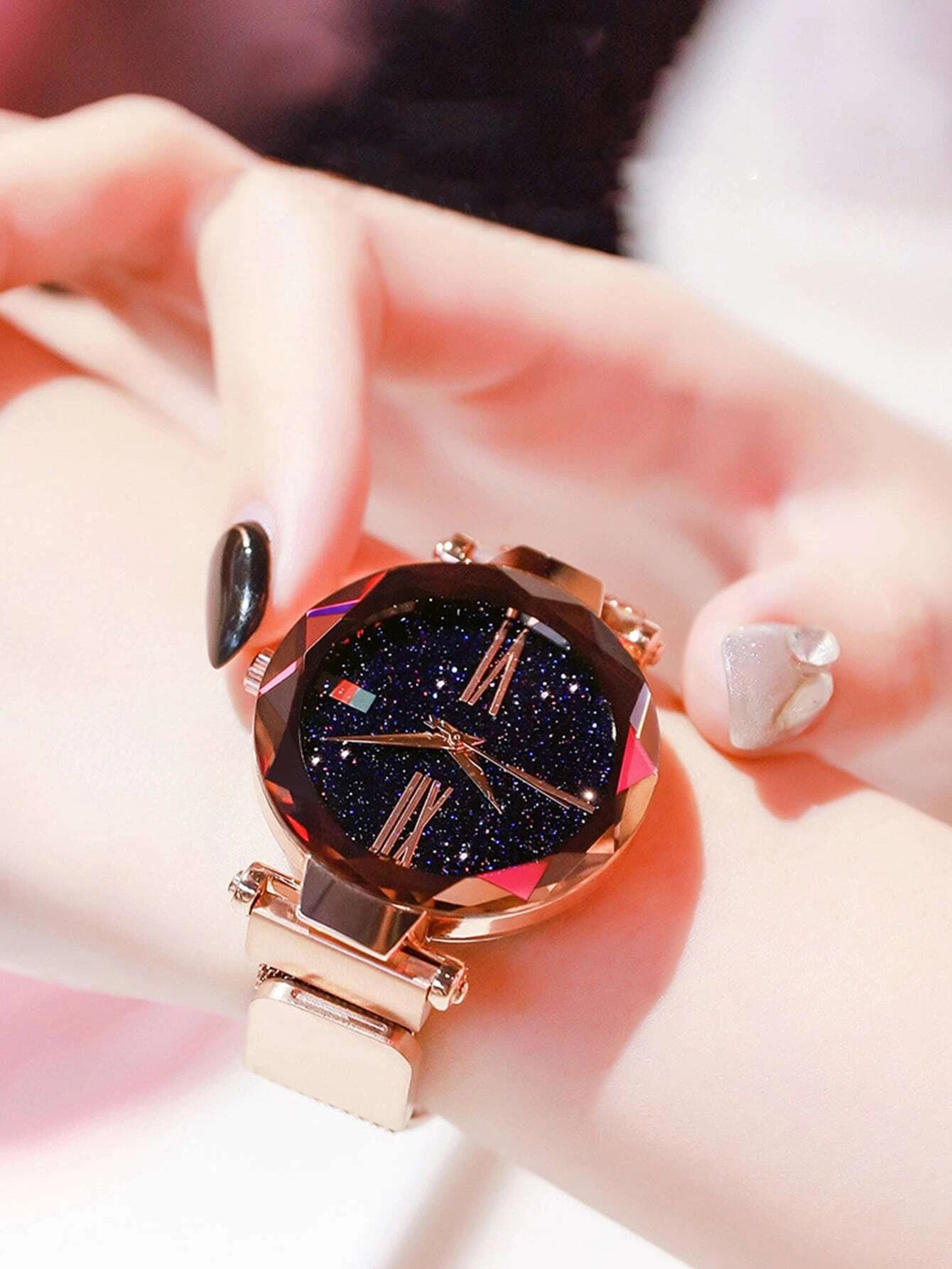 One-piece Magnetic Strap Pointer Quartz Watch & One-piece Bracelet